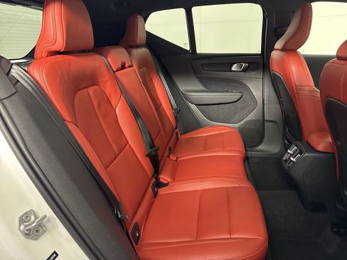 Used 2019 Volvo XC40 T5 Momentum AWD/4WD image 16