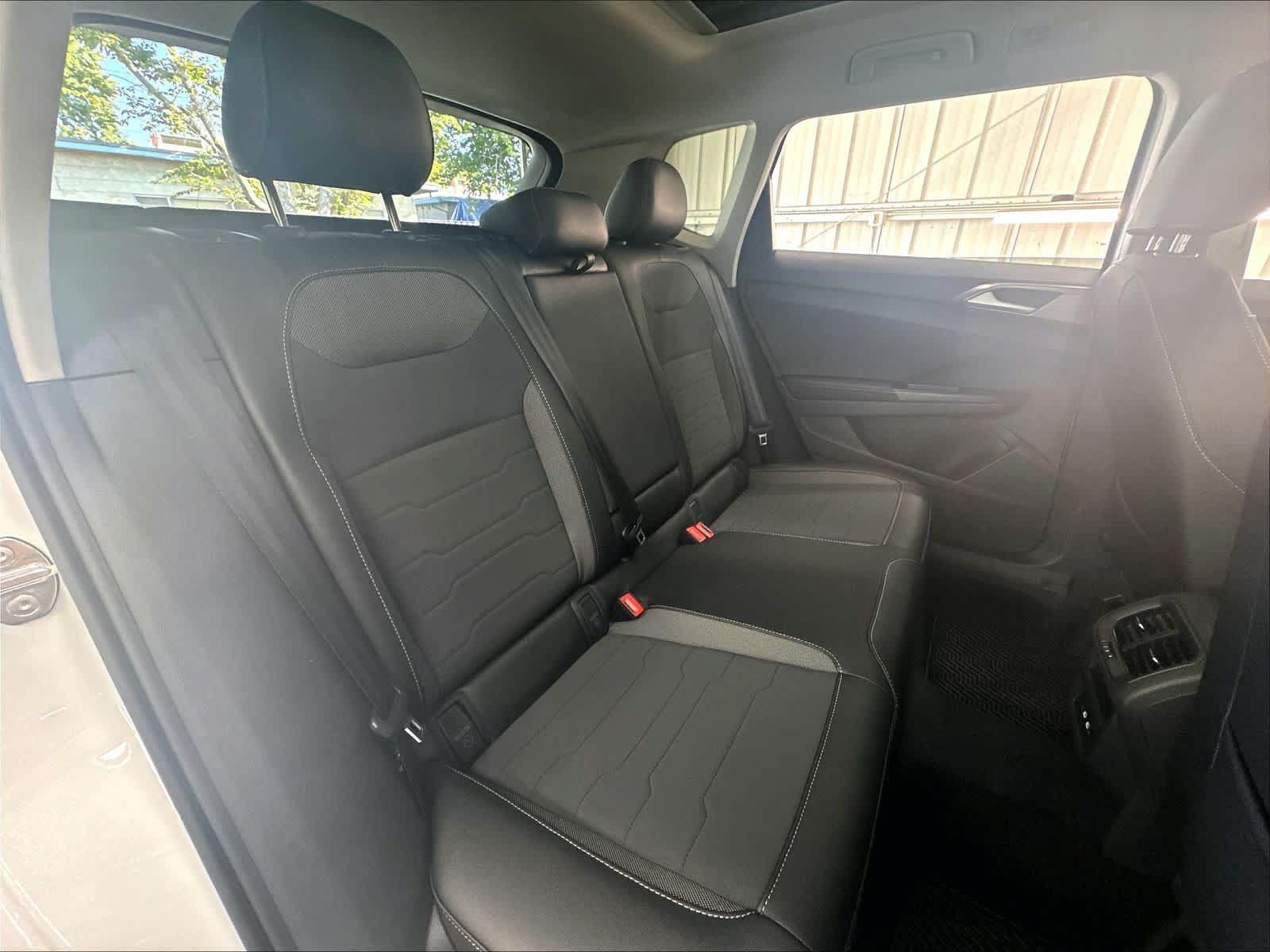 New 2027 Volkswagen Taos SE FWD image 10