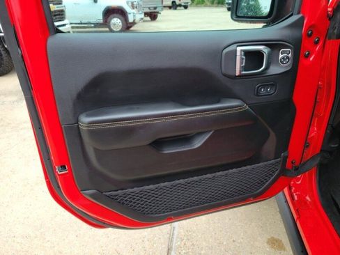Used 2025 Jeep Wrangler Unlimited Sahara AWD/4WD image 26