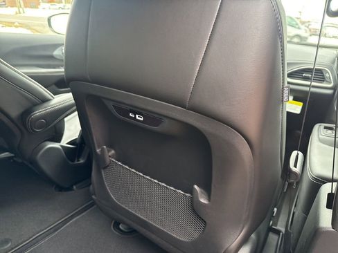 New 2026 Chrysler Pacifica Limited image 32