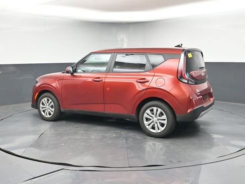 Used 2025 Kia Soul LX image 3