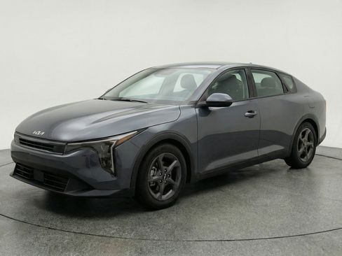 Used 2025 Kia K4 LXS image 3