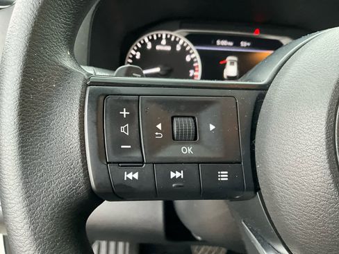 Used 2025 Nissan Pathfinder S image 21