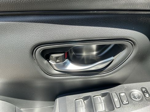 Used 2025 Honda HR-V Sport image 17