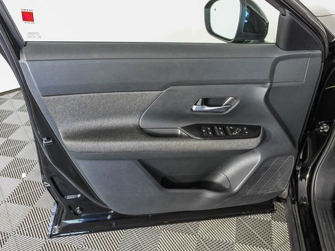 Used 2025 Nissan Kicks SV image 21