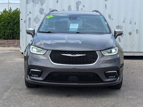 Used 2022 Chrysler Pacifica Limited image 8