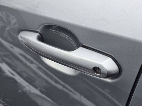 Used 2020 Toyota RAV4 LE image 18