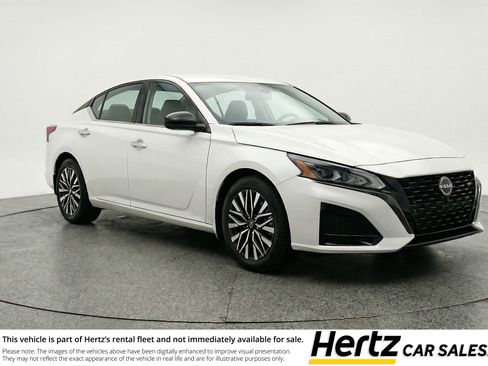 Used 2025 Nissan Altima 2.5 SV image 1