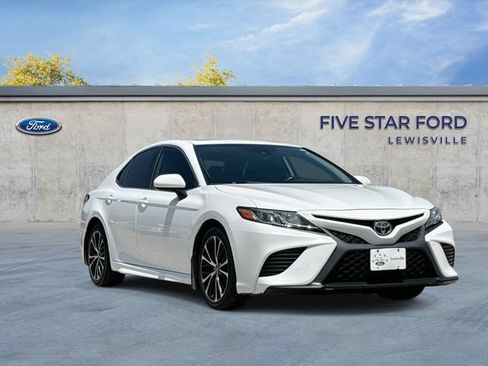 Used 2019 Toyota Camry SE FWD image 1