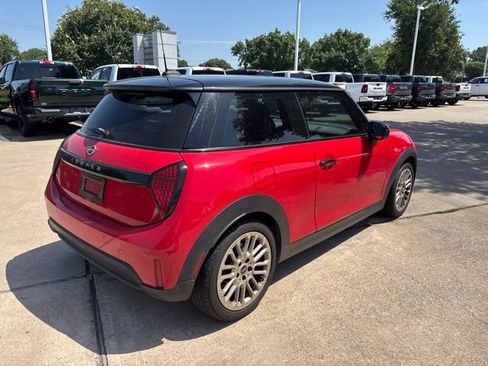 Used 2025 MINI Cooper 2-Door Hardtop FWD image 5