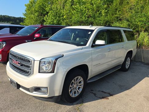 Used 2015 GMC Yukon XL SLT w/ HD Trailering Package AWD/4WD image 3