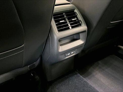 Used 2025 Volkswagen Tiguan SE w/ Panoramic Sunroof Package image 37