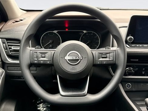 Used 2023 Nissan Rogue S AWD/4WD image 12