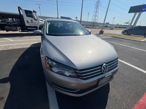 Used 2012 Volkswagen Passat 2.5 SE FWD image 2