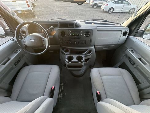 Used 2013 Ford E-350 and Econoline 350 XLT image 19