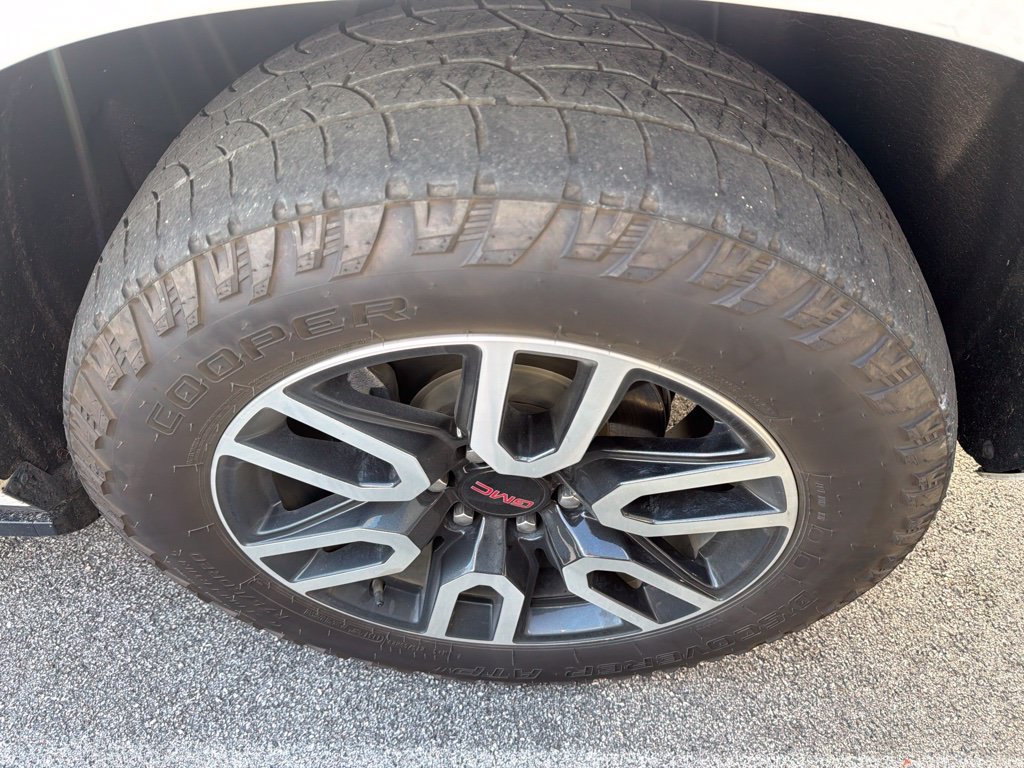 Used 2021 GMC Yukon AT4 w/ AT4 Premium Plus Package AWD/4WD image 6