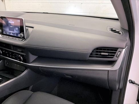 Certified 2025 Nissan Rogue S image 15