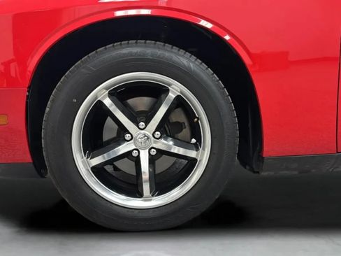 Used 2010 Dodge Challenger SE RWD image 30