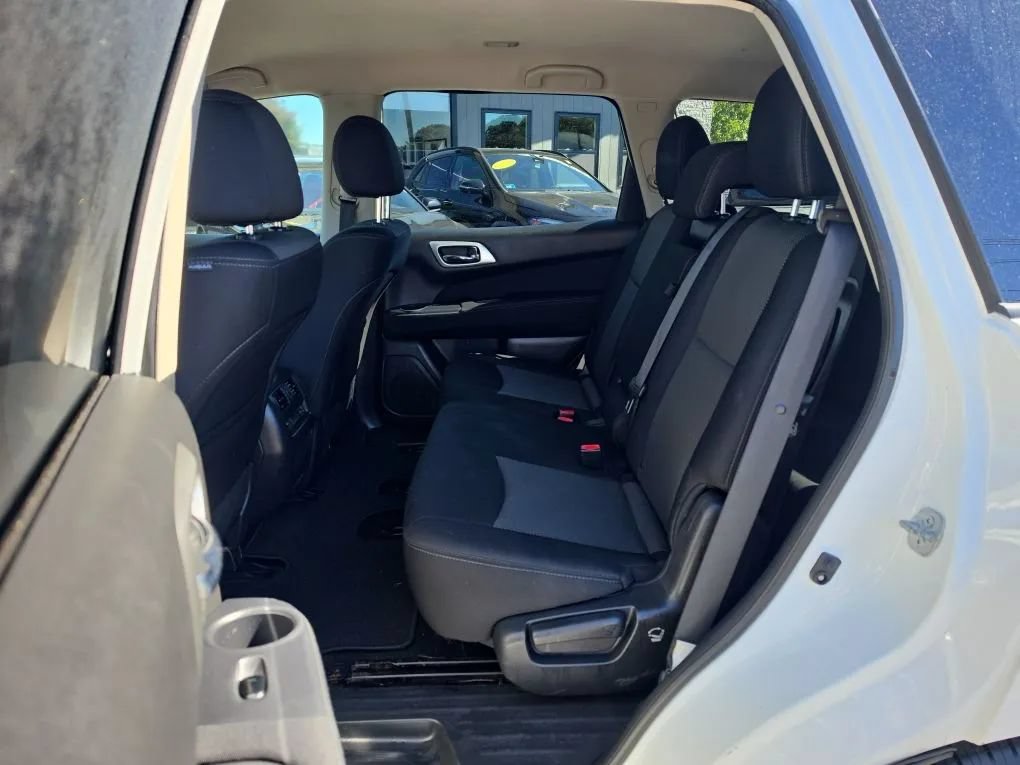 Used 2017 Nissan Pathfinder SV AWD/4WD image 14