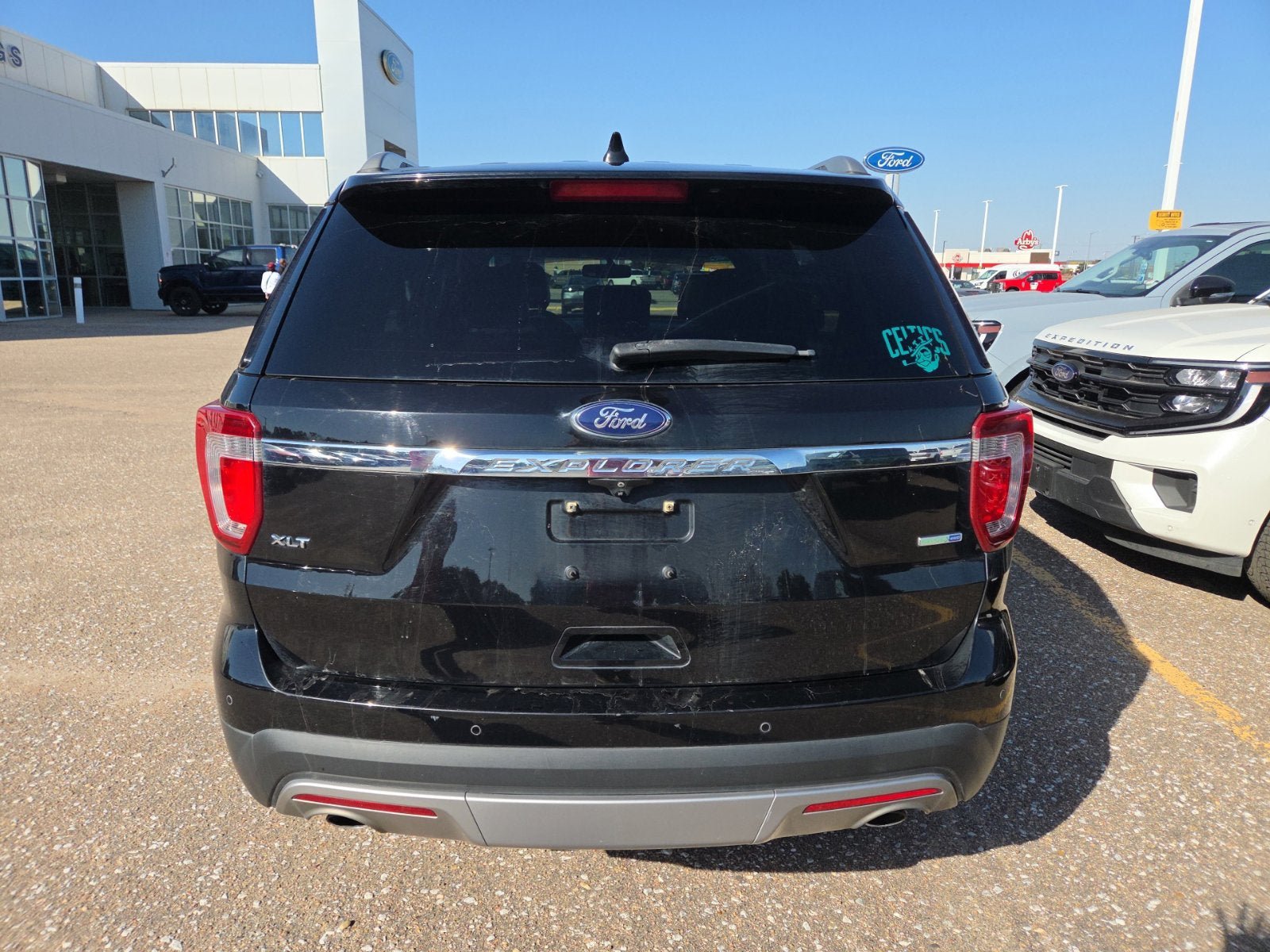 Used 2016 Ford Explorer XLT w/ Equipment Group 202A AWD/4WD image 4