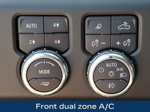Used 2025 GMC Sierra 1500 AT4 w/ AT4 Premium Package AWD/4WD image 9