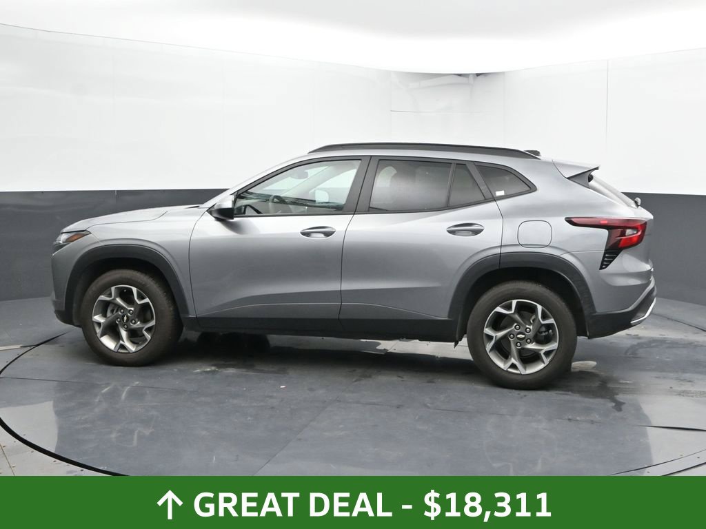 Used 2025 Chevrolet Trax LT FWD image 10