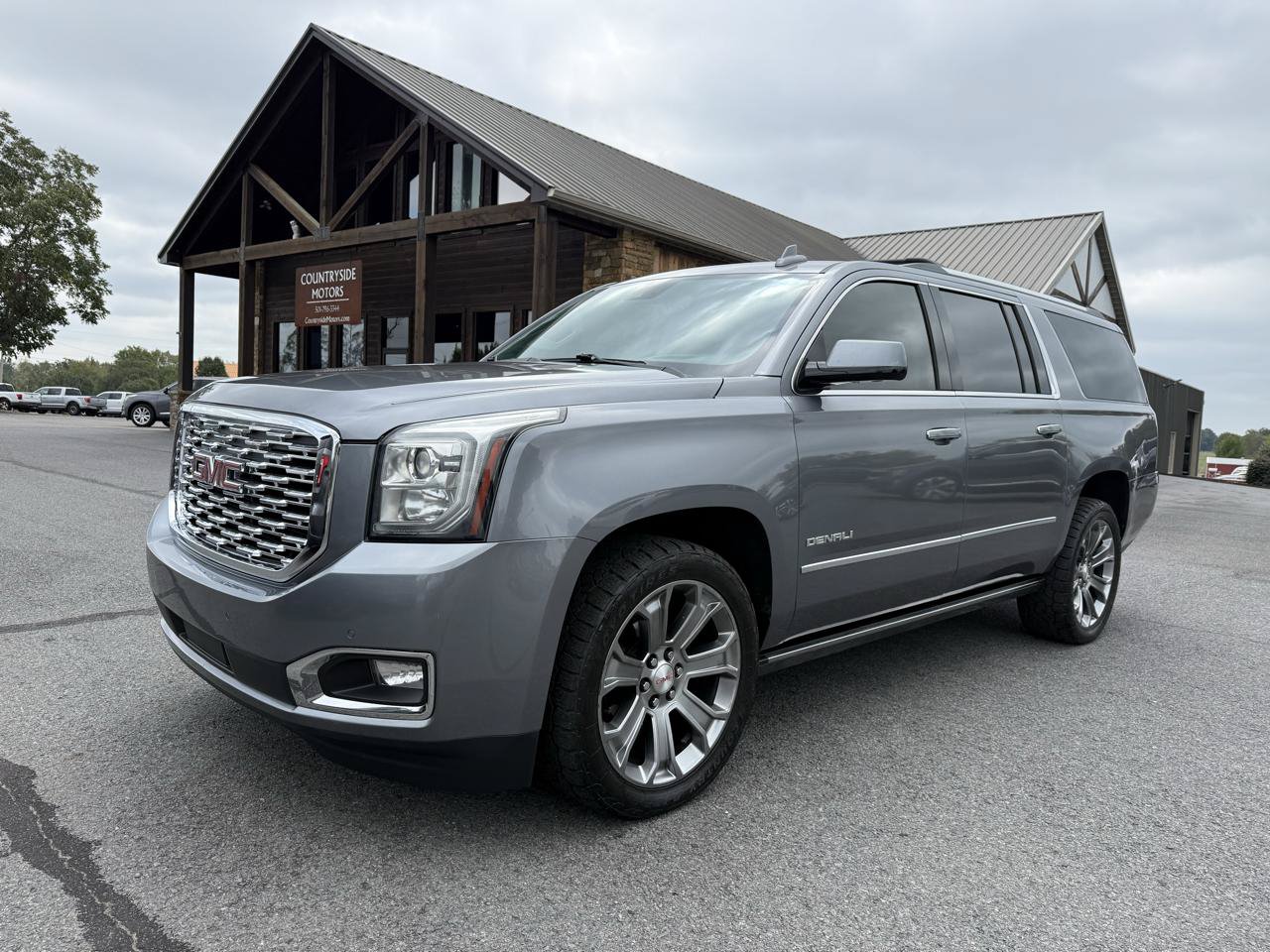 Used 2020 GMC Yukon XL Denali w/ Open Road Package AWD/4WD image 2