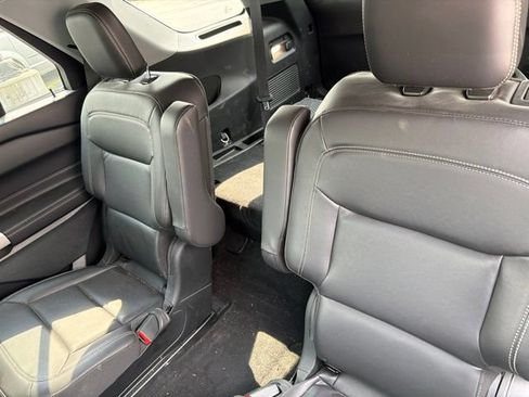 Used 2022 Ford Explorer XLT w/ Equipment Group 202A AWD/4WD image 5