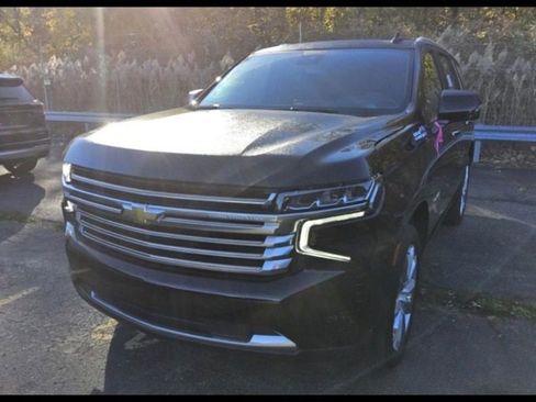 Used 2024 Chevrolet Tahoe High Country w/ Premium Package image 3