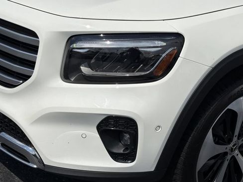 Used 2025 Mercedes-Benz GLB 250 4MATIC image 11