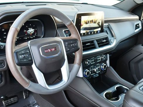 Used 2024 GMC Yukon XL SLT w/ SLT Luxury Package image 54