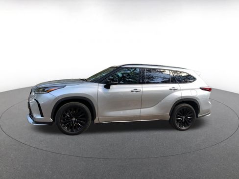 Used 2024 Toyota Highlander XSE image 4