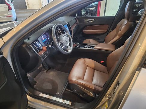 Certified 2023 Volvo XC60 B5 Plus w/ Climate Package AWD/4WD image 17