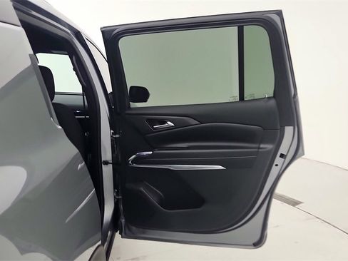 Used 2025 Chevrolet Traverse LT w/ Midnight/Sport Edition image 27