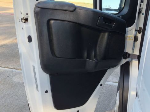 Used 2024 RAM ProMaster 2500 w/ Convenience Group FWD image 14