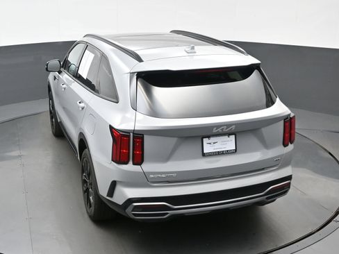 Used 2023 Kia Sorento SX image 40