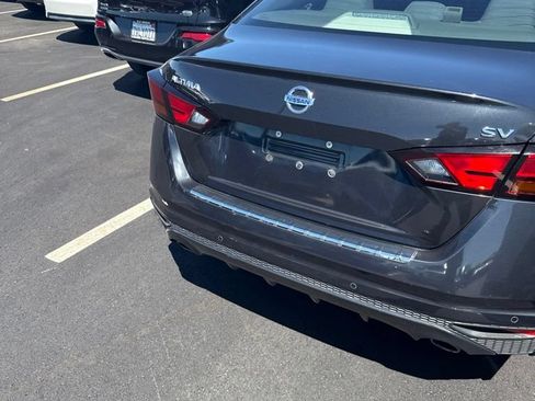 Used 2021 Nissan Altima 2.5 SV w/ SV Premium Package FWD image 9