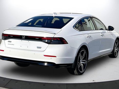 Used 2024 Honda Accord Touring image 9