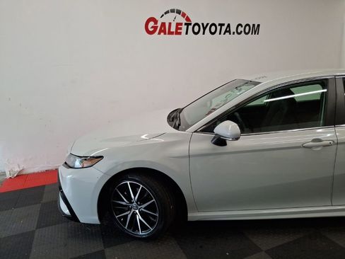 Used 2023 Toyota Camry SE AWD/4WD image 5