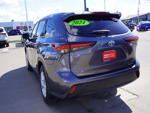 Used 2024 Toyota Highlander LE image 8