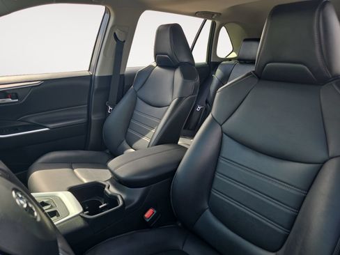 Certified 2022 Toyota RAV4 XLE Premium FWD image 9