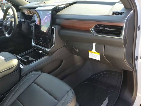 New 2026 GMC Yukon Denali w/ Sun & Power Step Package image 31