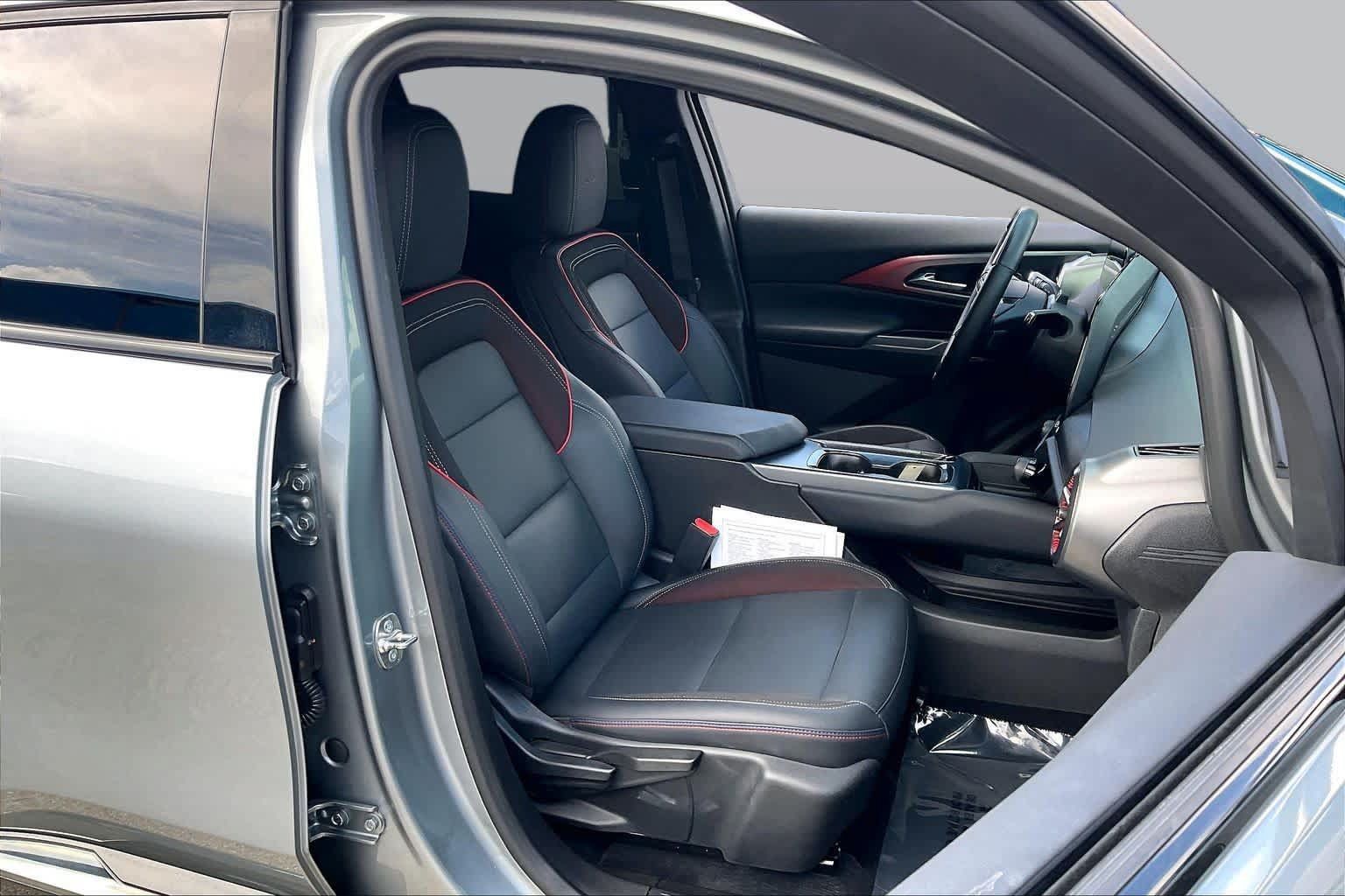 Used 2024 Chevrolet Equinox EV RS FWD image 7