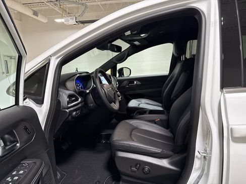 New 2026 Chrysler Pacifica Select AWD/4WD image 20