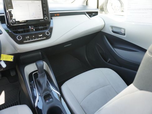 Used 2022 Toyota Corolla LE w/ Carpet Mat Package (TMS) FWD image 16