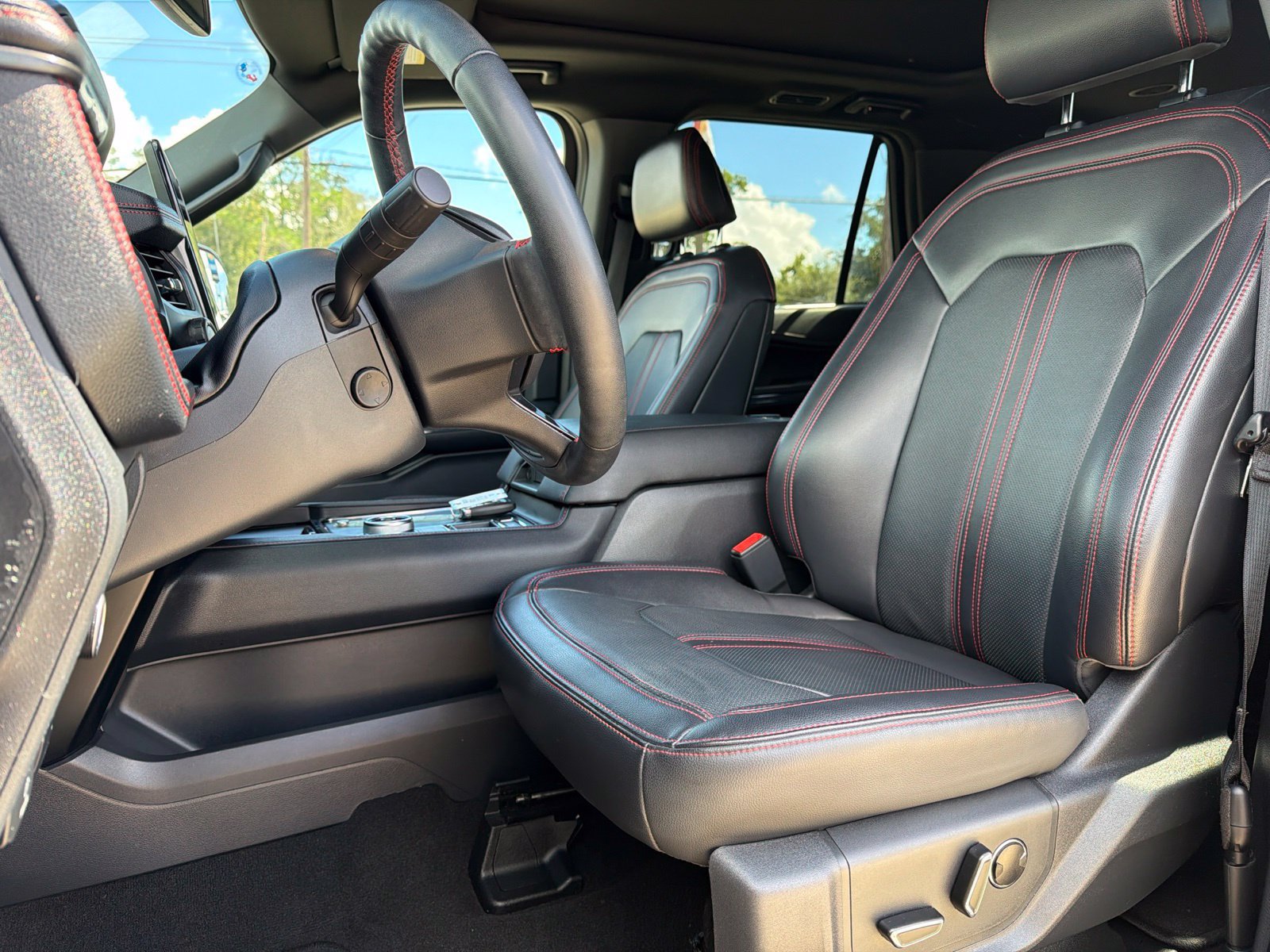 Used 2024 Ford Expedition Limited RWD image 8