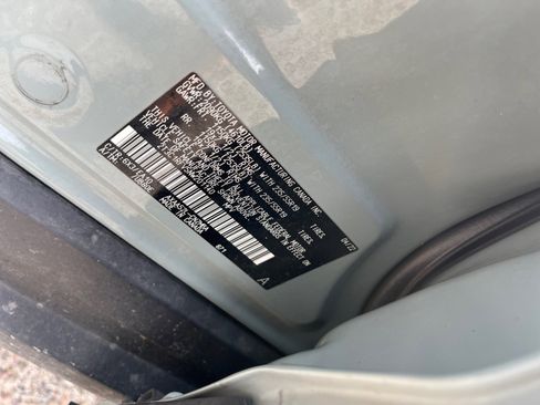 Used 2022 Toyota RAV4 XLE Premium image 25