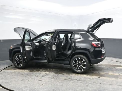 Used 2022 Jeep Compass Limited image 40