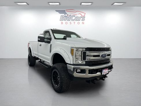Used 2019 Ford F250 XL w/ STX Appearance Package image 3