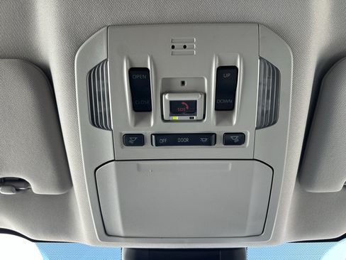 Used 2022 Toyota Highlander XLE AWD/4WD image 37